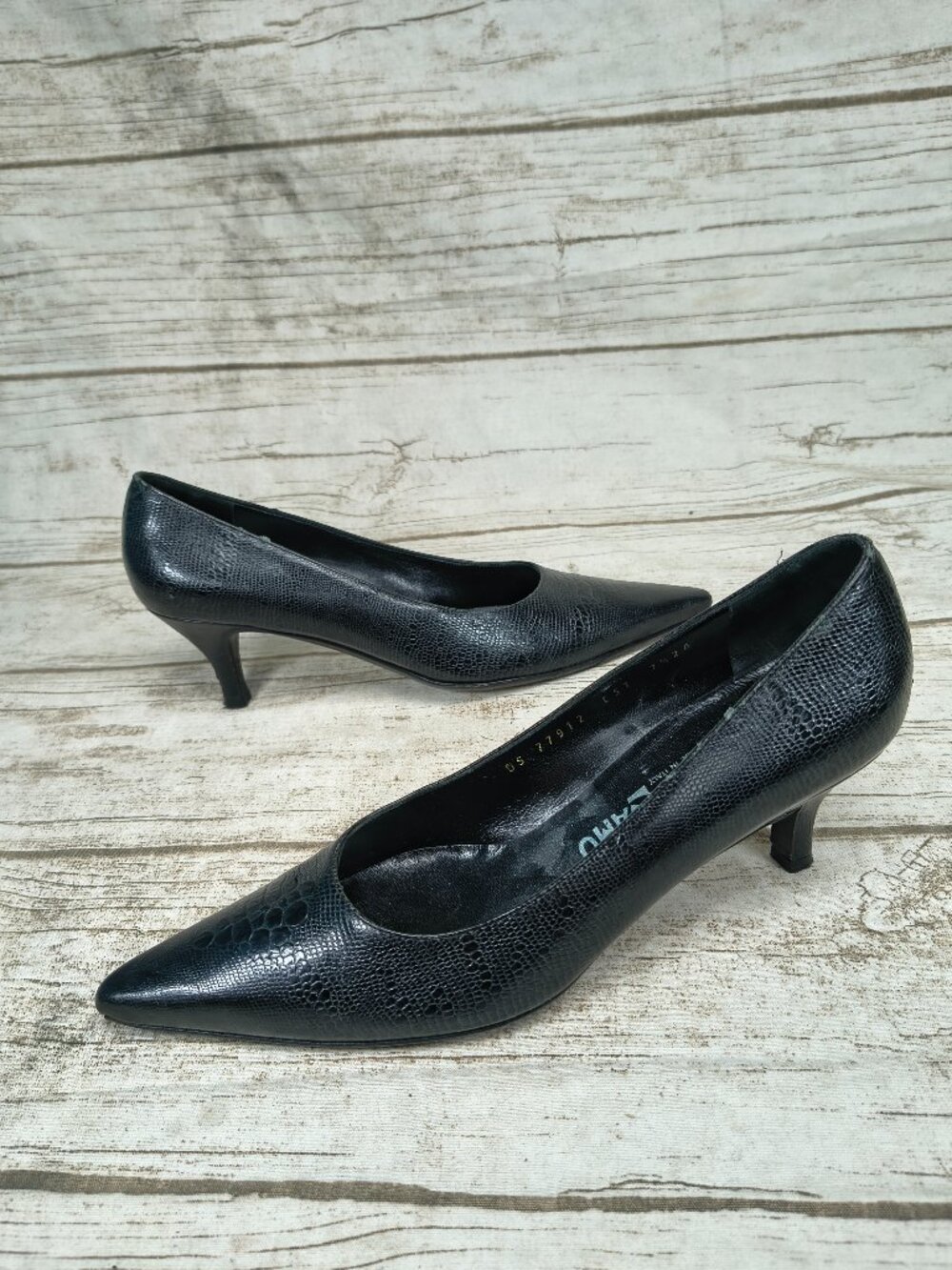 Salvatore Ferragamo Black Leather Low Heel Pumps Women’s Size 7.5